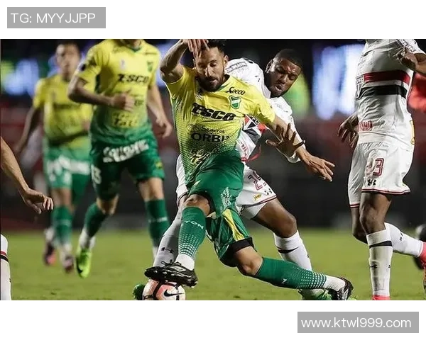 戈多伊克魯斯迎战防衛者争夺联赛关键三分的精彩对决