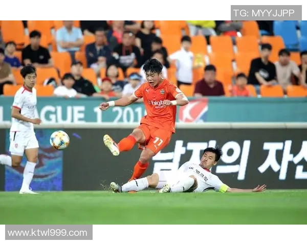 浦项制铁迎战江原FC争夺联赛关键三分的激烈对决 浦项制铁迎战江原FC争夺联赛关键三分的激烈对决