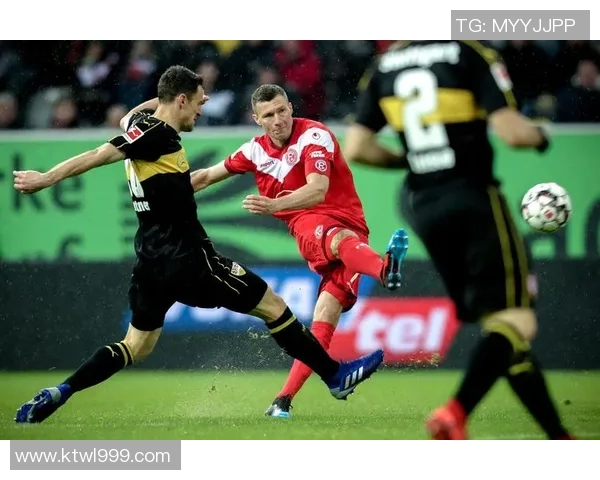 维尔茨堡踢球者与圣保利的比赛因故推迟引发球迷关注与讨论